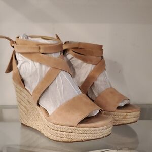 Splendid women’s tan  Suede Wedge Sandals Size 9 4" Wedge 1.5" Platform